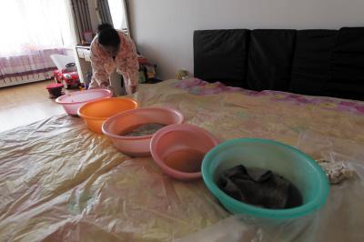 宜丰楼上漏水，住户失联，小区没物管，业主维权难！律师来支招……